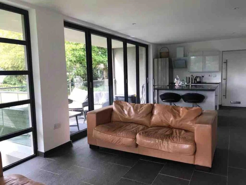 Modern 2 bed House With River Access and Boat Hire