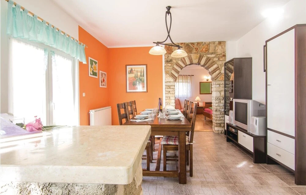 Awesome Home in Vodnjan With 4 Bedrooms, Outdoor Swimming Pool and Wifi