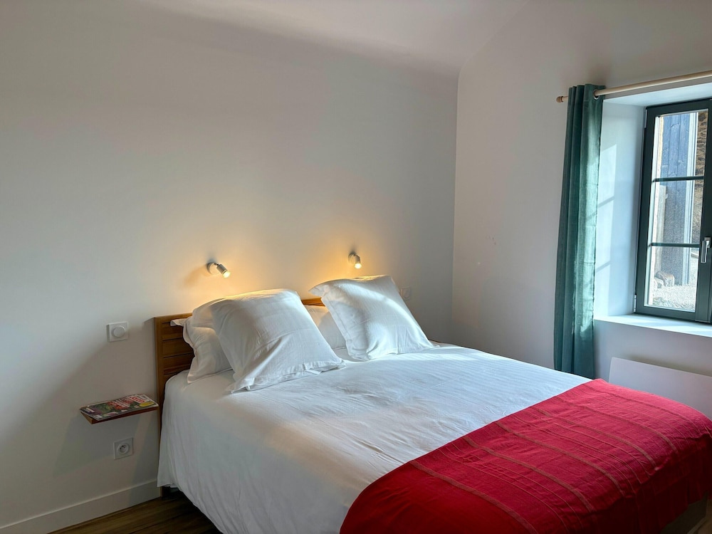 Corseul Countryside Retreat for a Family