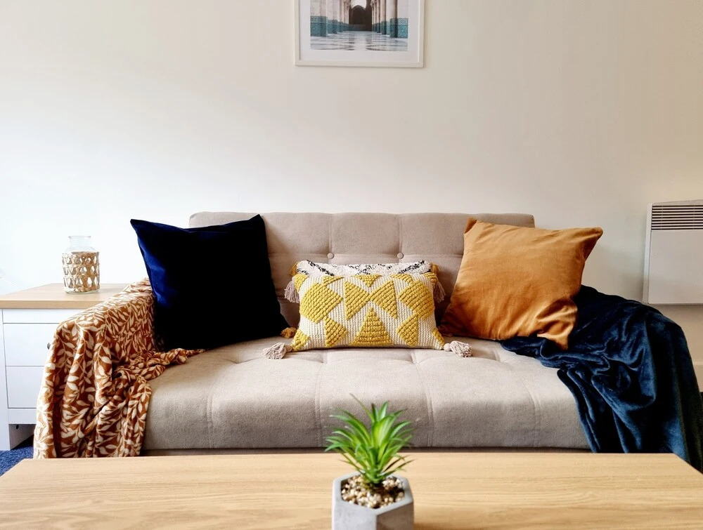 Airy Home with Free Parking in Glasgow
