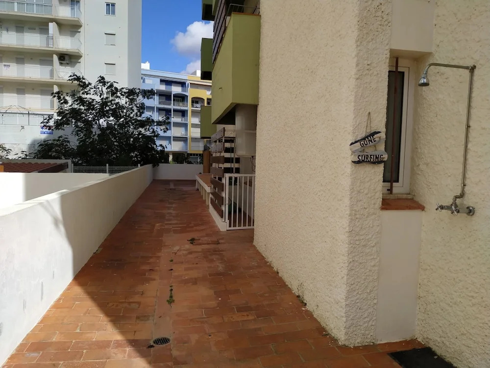 19C Avenida Beira Mar by Casas & Papéis