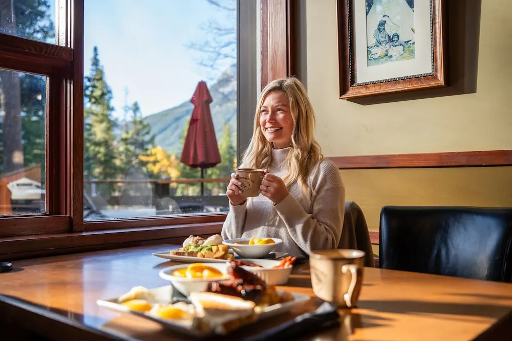 Johnston Canyon Lodge & Bungalows