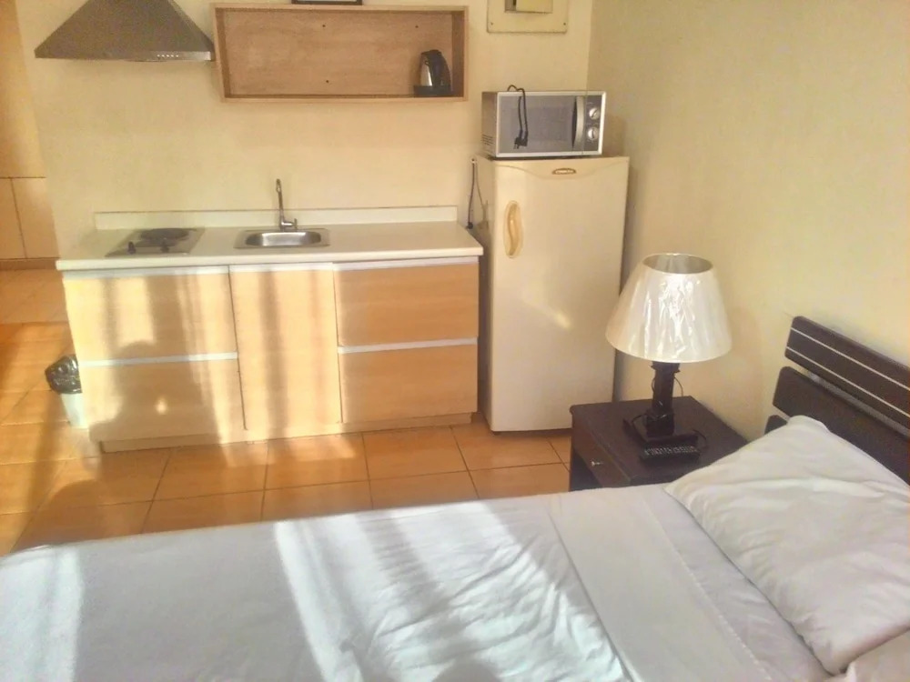 OYO 769 Poblacion Suites Polaris