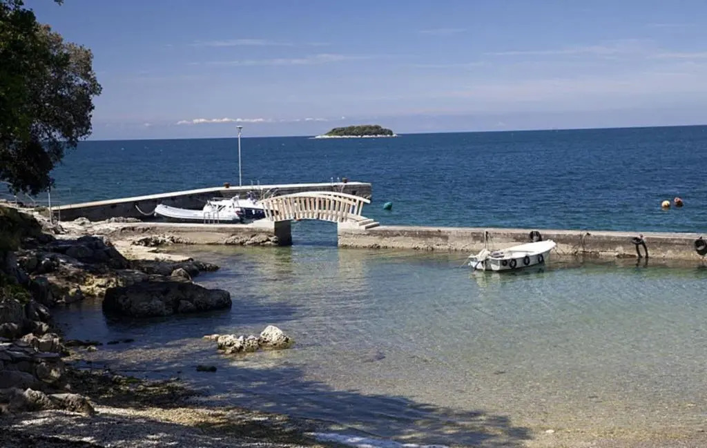 Apartment ANTONIJE with two bedrooms for max 6 person 700 m from beach Funtana