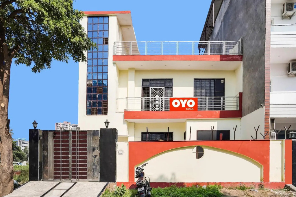 OYO Flagship 70329 Hotel Expo Golf Link
