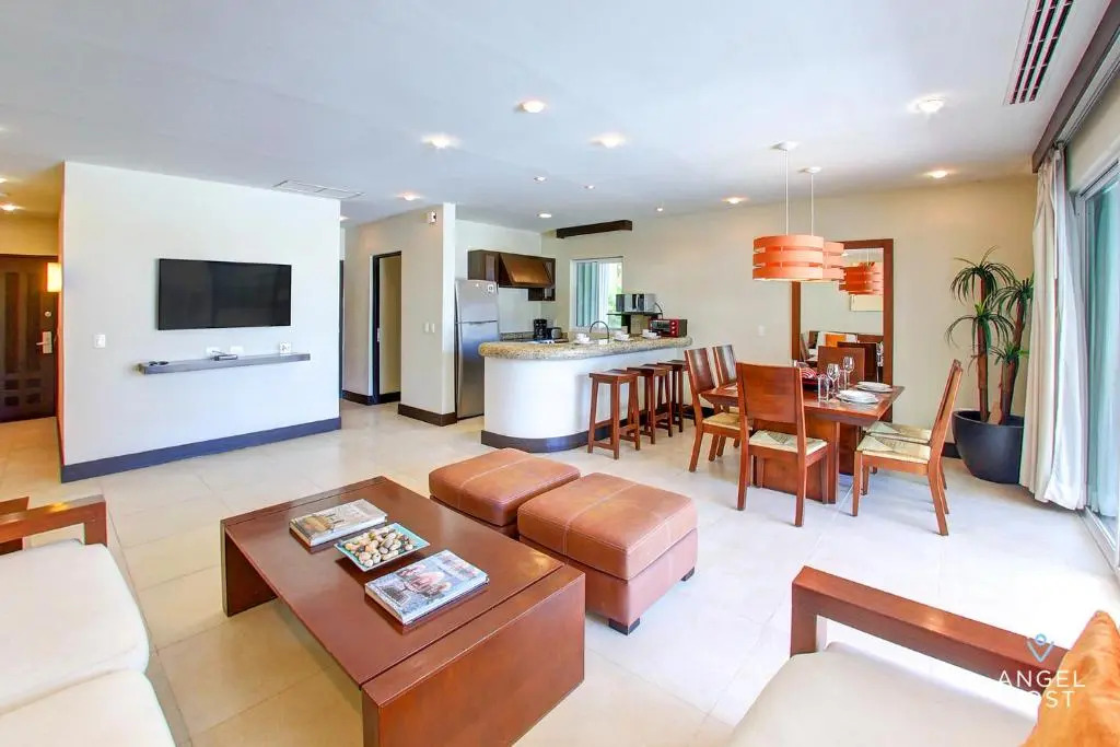 Fabulous Playa Getaway at 38th and Beach plus 2 Pools Onsite!