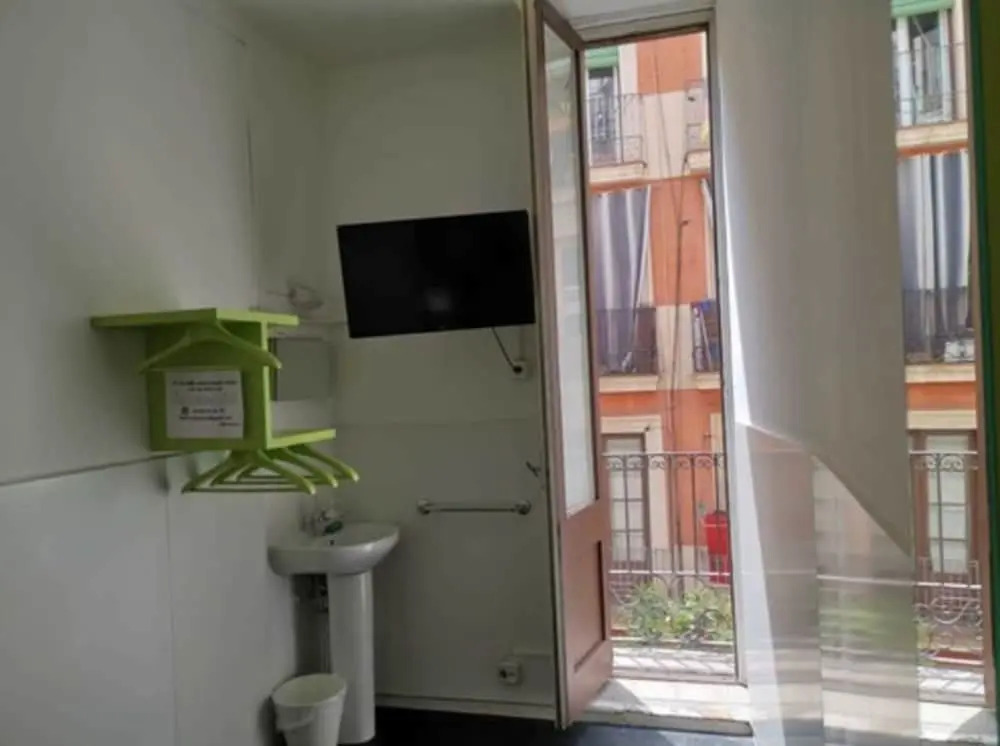 Central and Basic Universitat for YOUNG HOSTEL