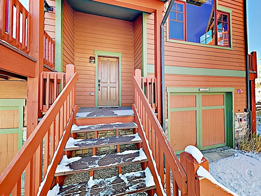New Listing! Stylish Townhome W/ Private Hot Tub 3 Bedroom Townhouse
