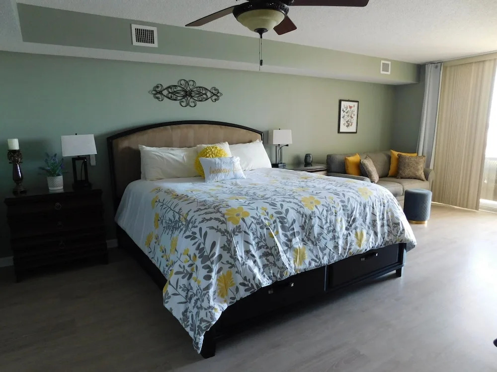 Yacht Club Villas #2-502