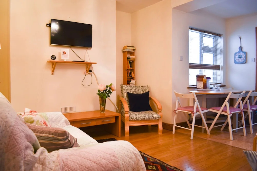 Central 3 Bedroom Townhouse Near O'Connell Street