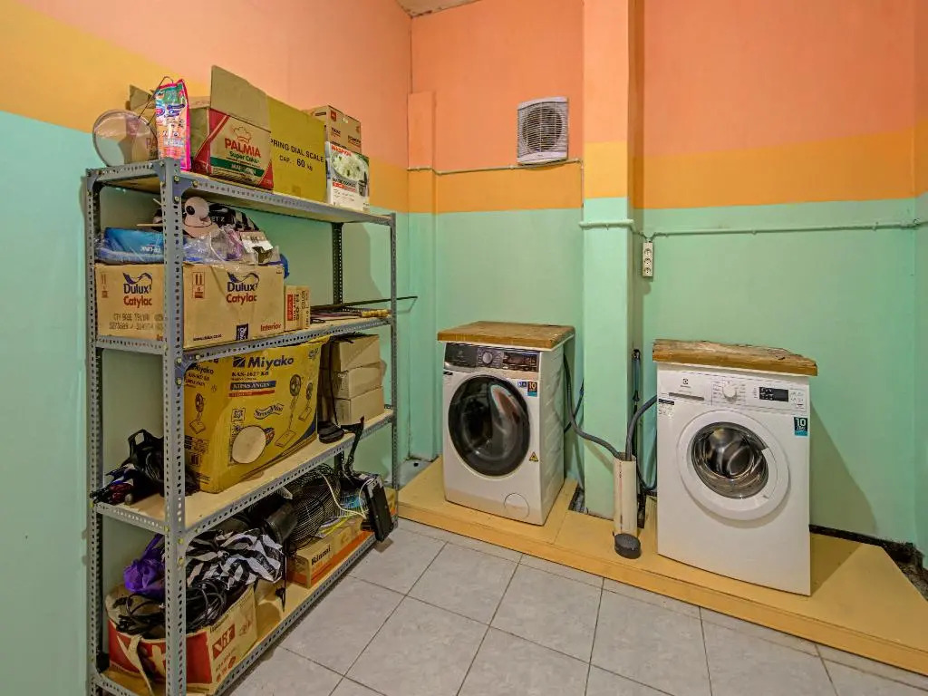 OYO 3841 Wisma 25
