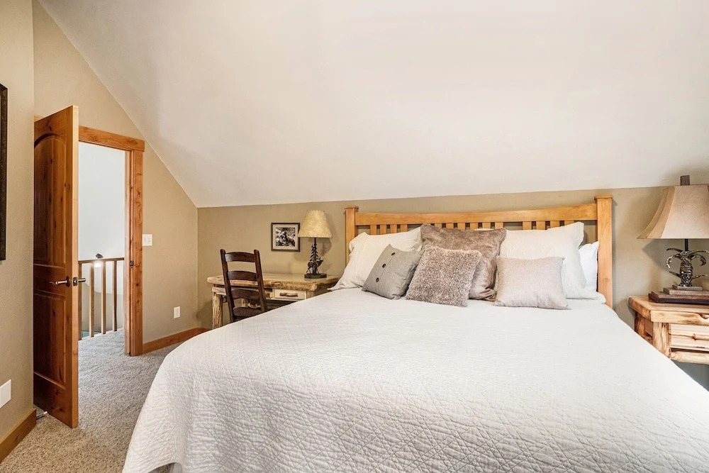 Solitude Eagle #5 - Estes Park 2 Bedroom Condo by RedAwning
