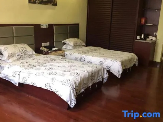 Xinyue Hotel (Shiling Leather City)