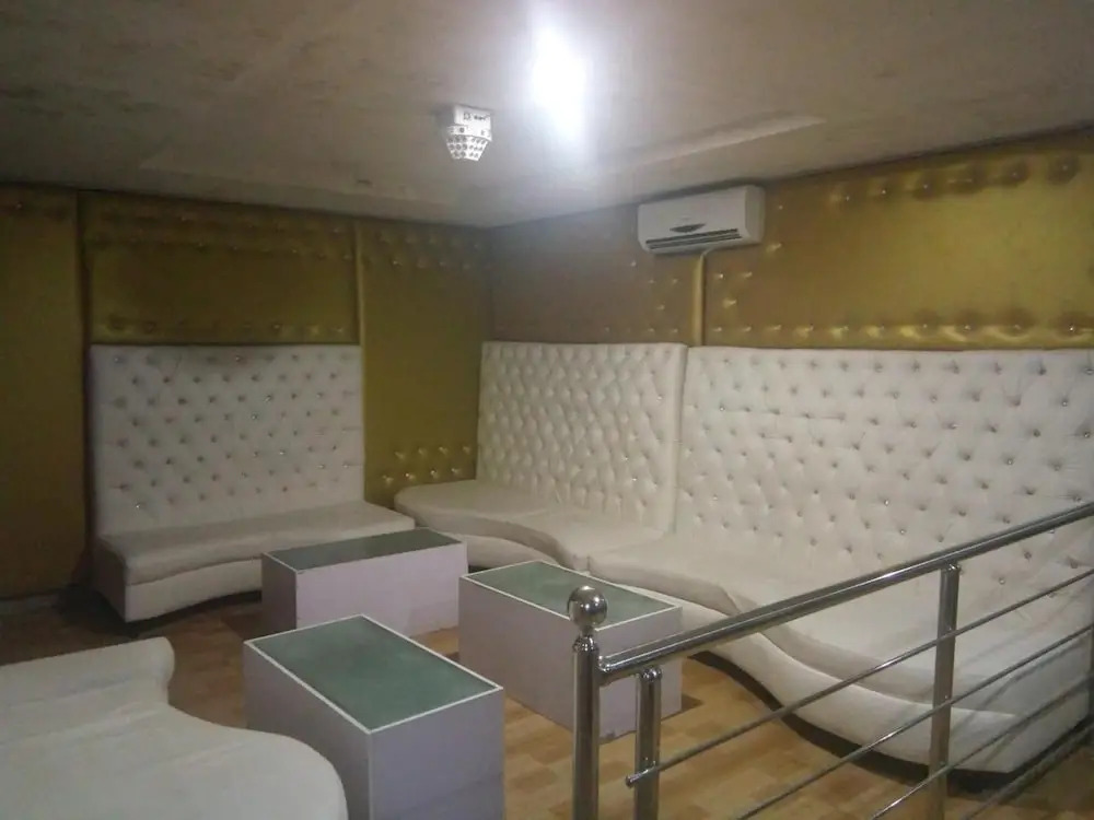 Glamour Park Hotel & Suites