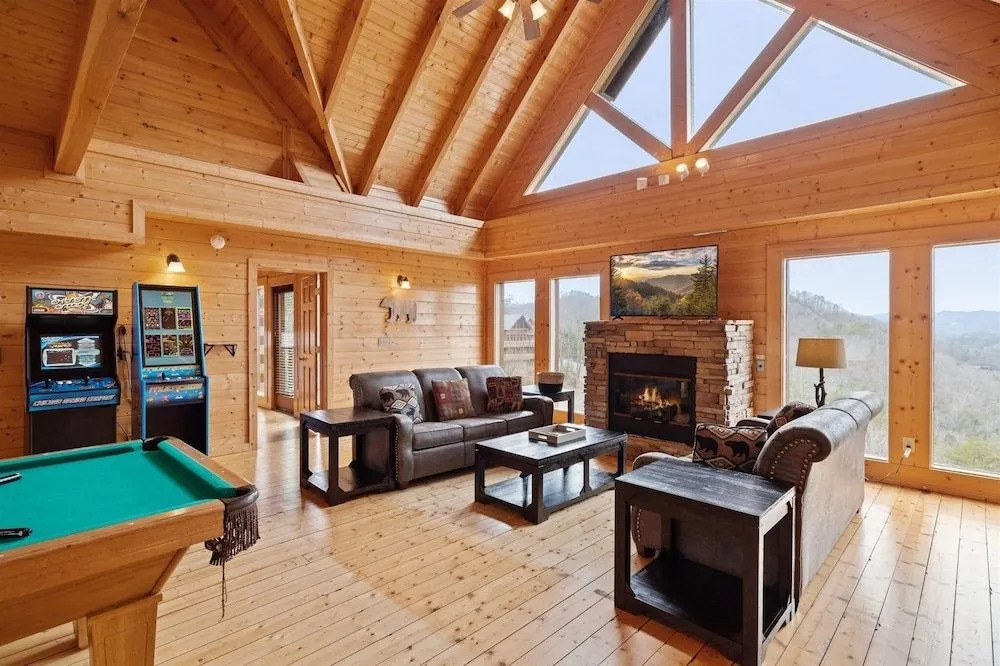 Blue Ridge Refuge 8 Bedroom Cabin by Redawning