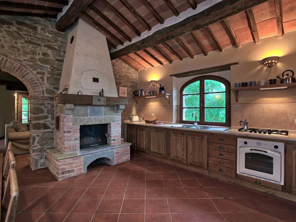 Magnificent Farmhouse in Lucignano With Swimming Pool