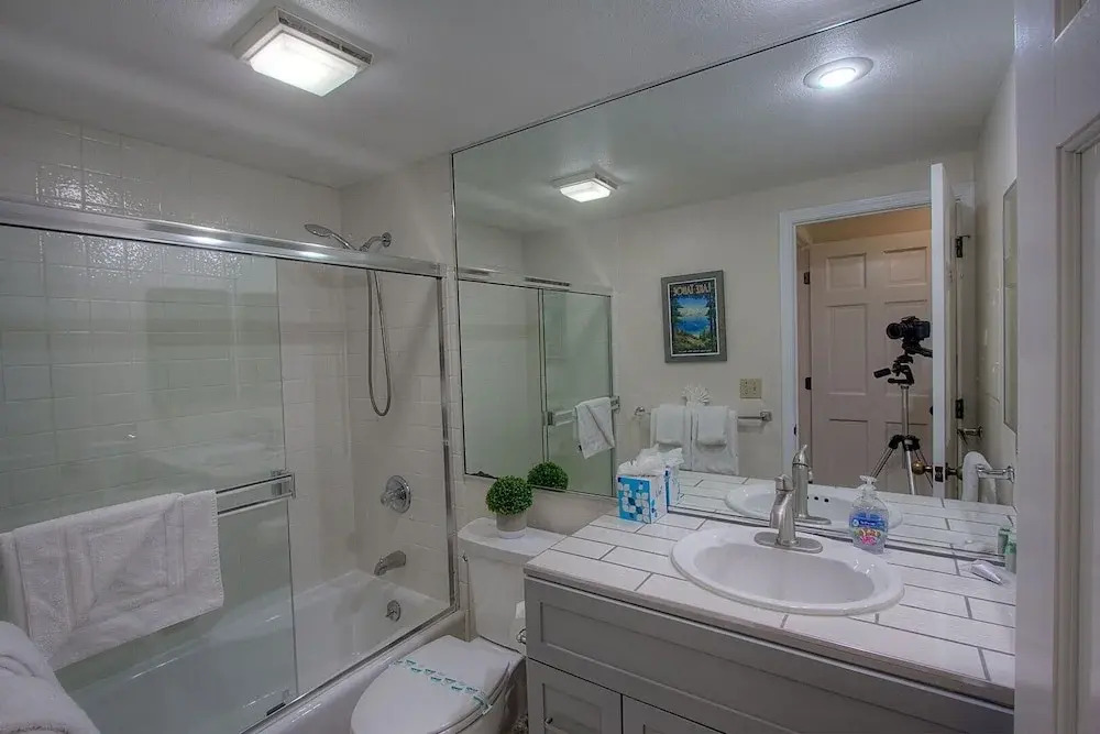 Delightful Mccloud 2 Bedroom Condo by RedAwning