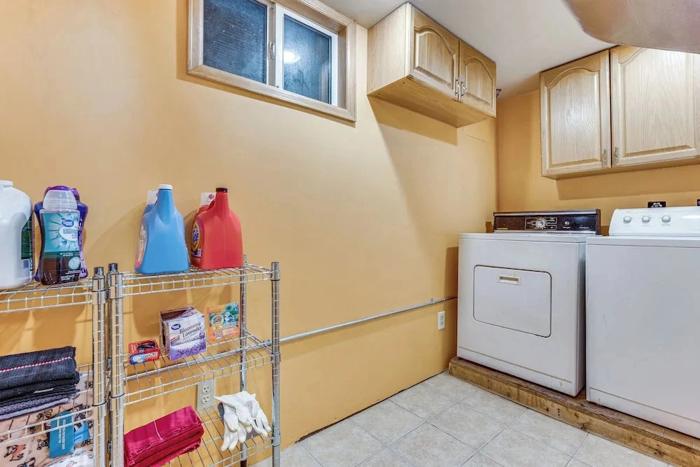 Eclectic Multi-level Charmer! 2 Mi to CU Boulder