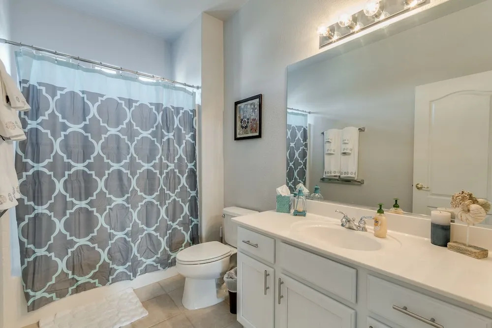Windstream - 2 Br home by RedAwning