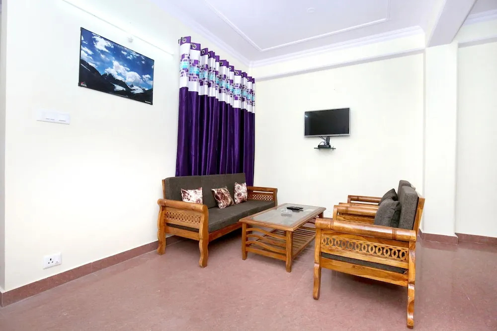 OYO 10975 Home Modern 2BHK Sector 6 New Shimla