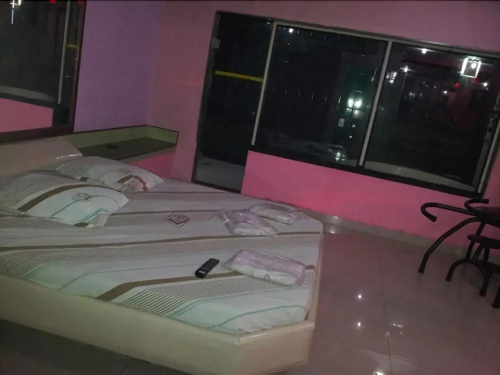Lips Motel