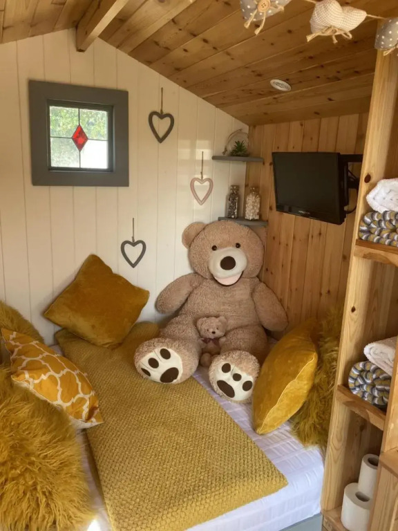 Shepherds Hut at St Annes - Costal Location