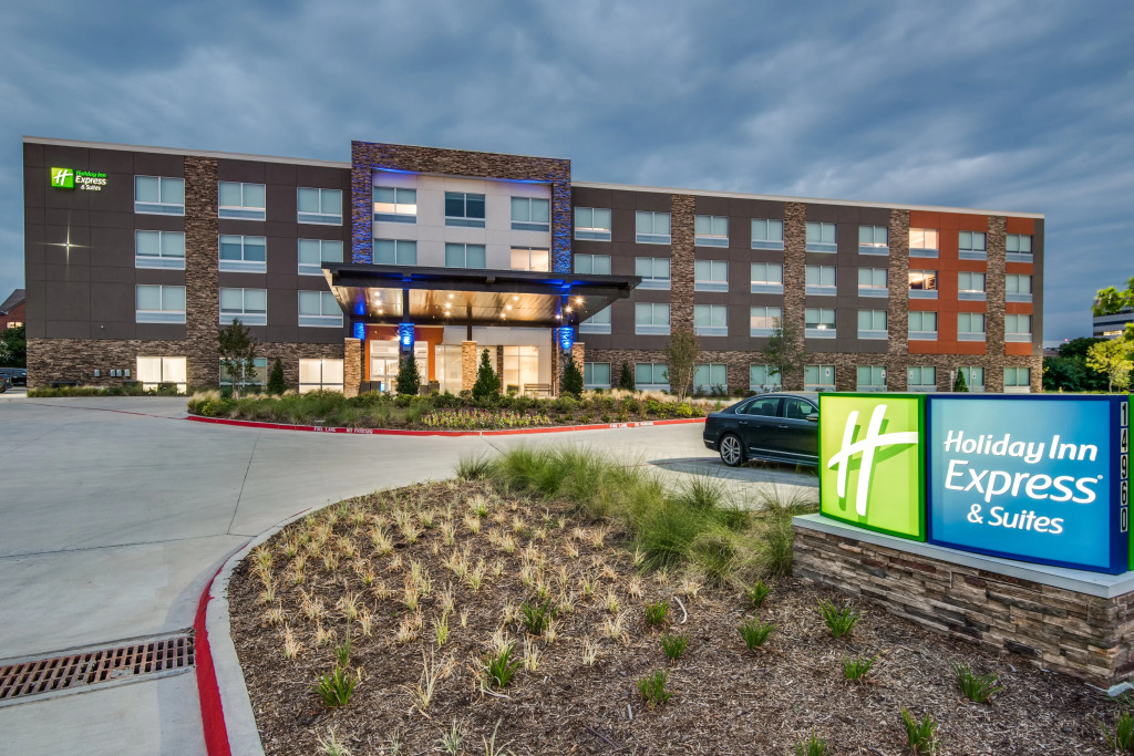 Holiday Inn Express & Suites Dallas North - Addison by IHG