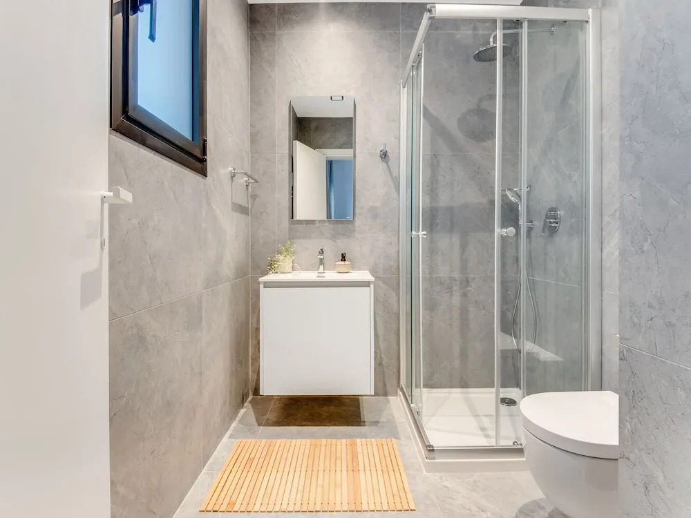 Sanders Crystal 1 Pleasant 3-bdr Apt With Shared Pool