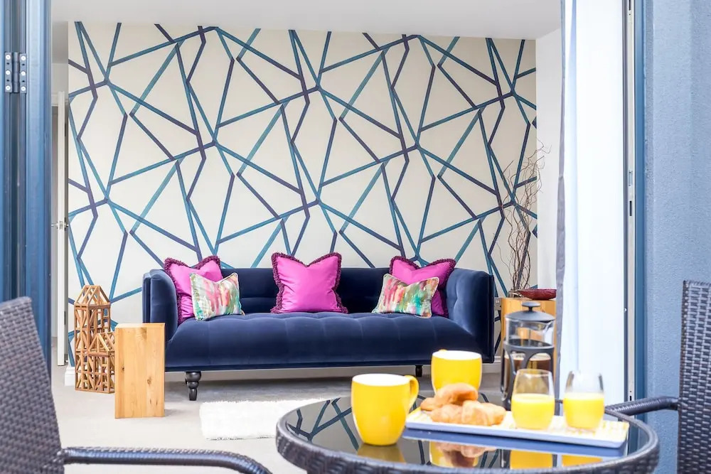 Elliot Oliver - Executive 2 Bedroom Garden Apartment
