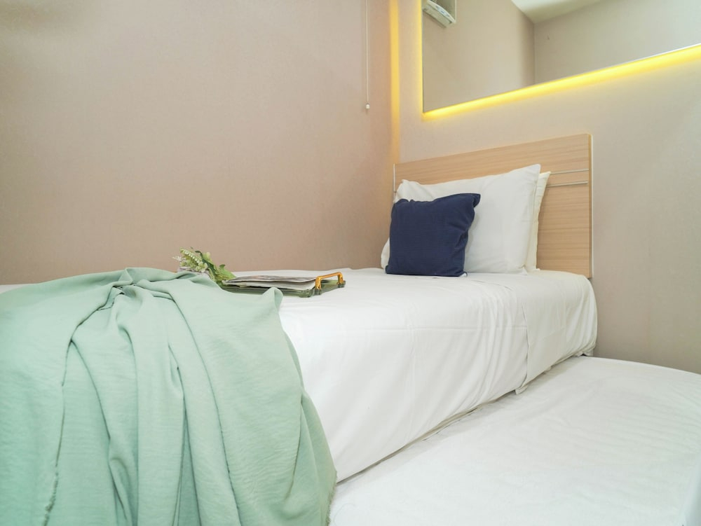 Homelike And Neat 2Br At Apartment Green Pramuka City
