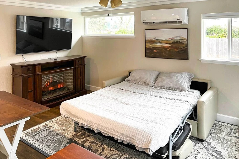 Well-appointed Milwaukie Home: Great Location