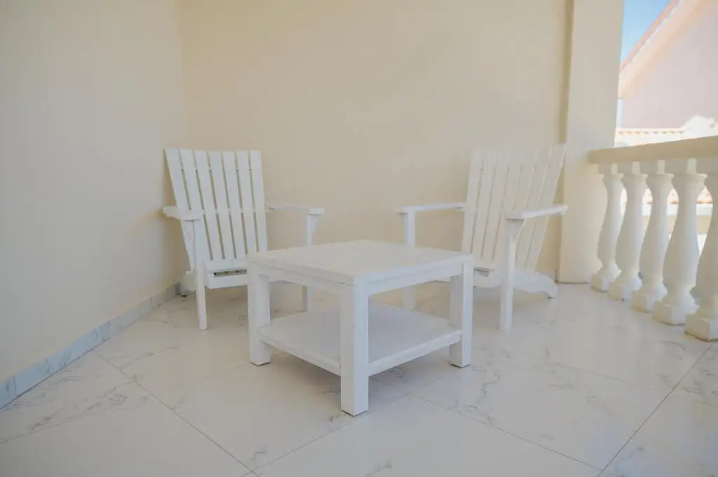 Huge 4-bedroom Apartment 2 km From Eagle Beach