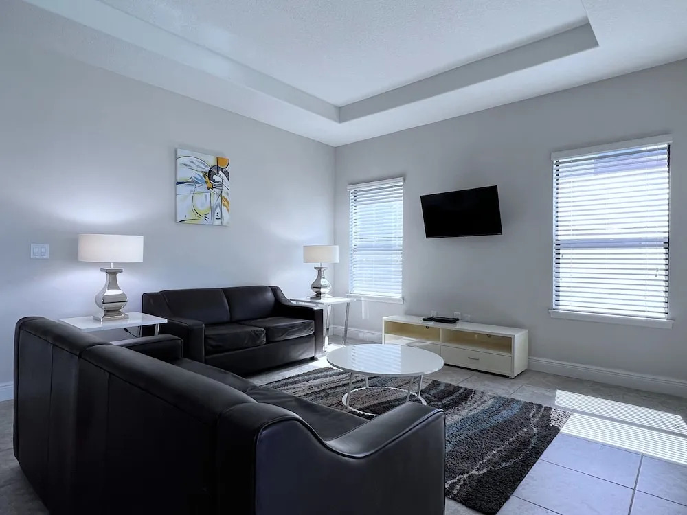 Balmoral Resort-186kb 5 Bedroom Home by RedAwning
