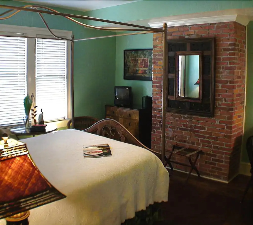 Palm Beach Hibiscus Bed & Breakfast