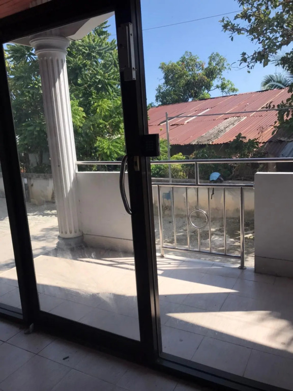 On Lee Apartment