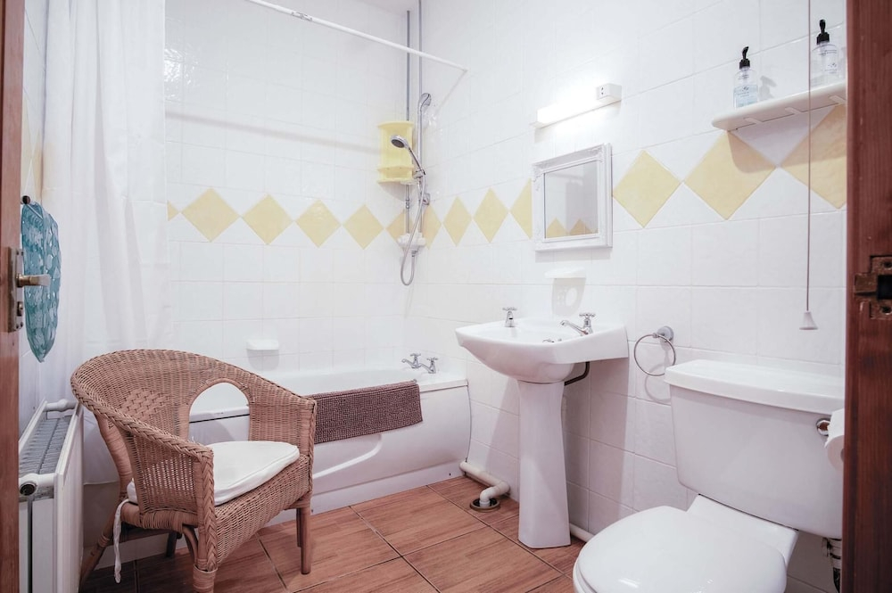 Rose Cottage - 3 Bed Cottage - New Hedges - Tenby
