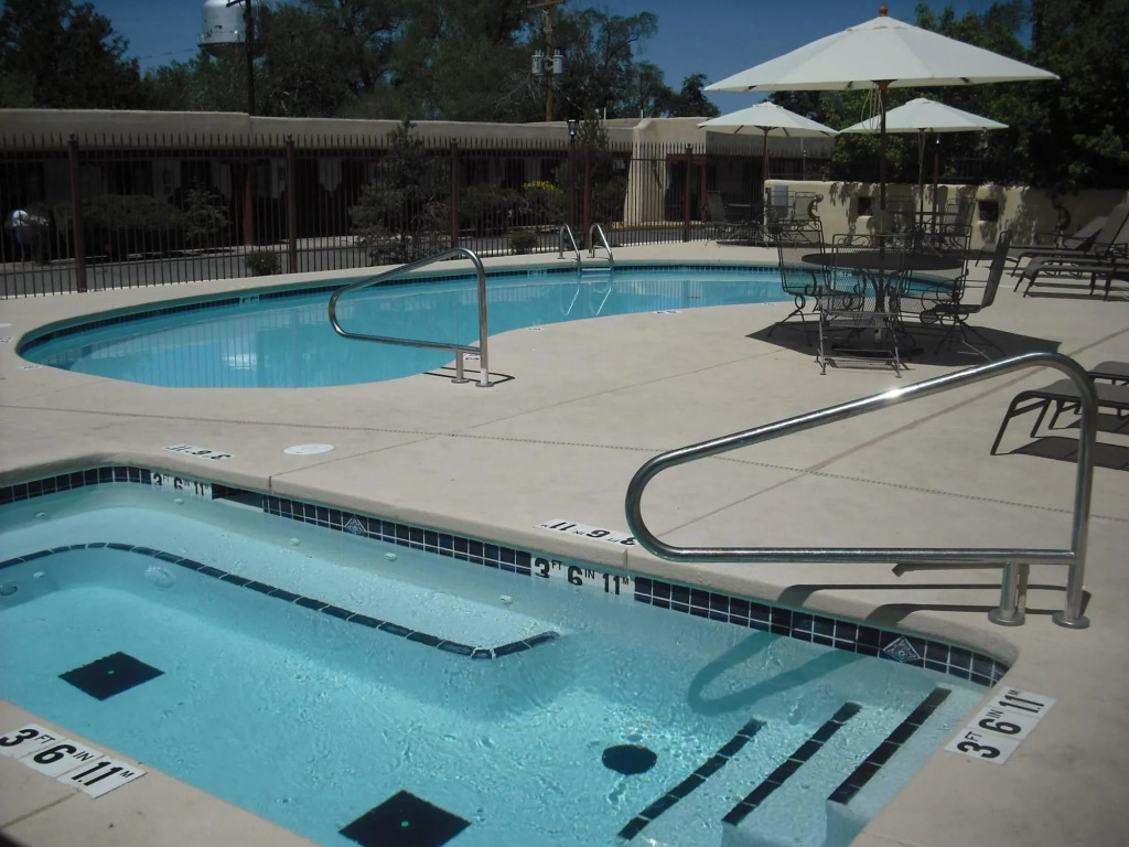 El Pueblo Lodge