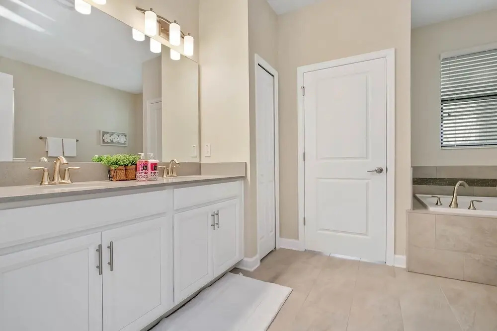 2901 Amazing 8 Bedrooms With Cinema and Game Room and Stunning Clubhouse