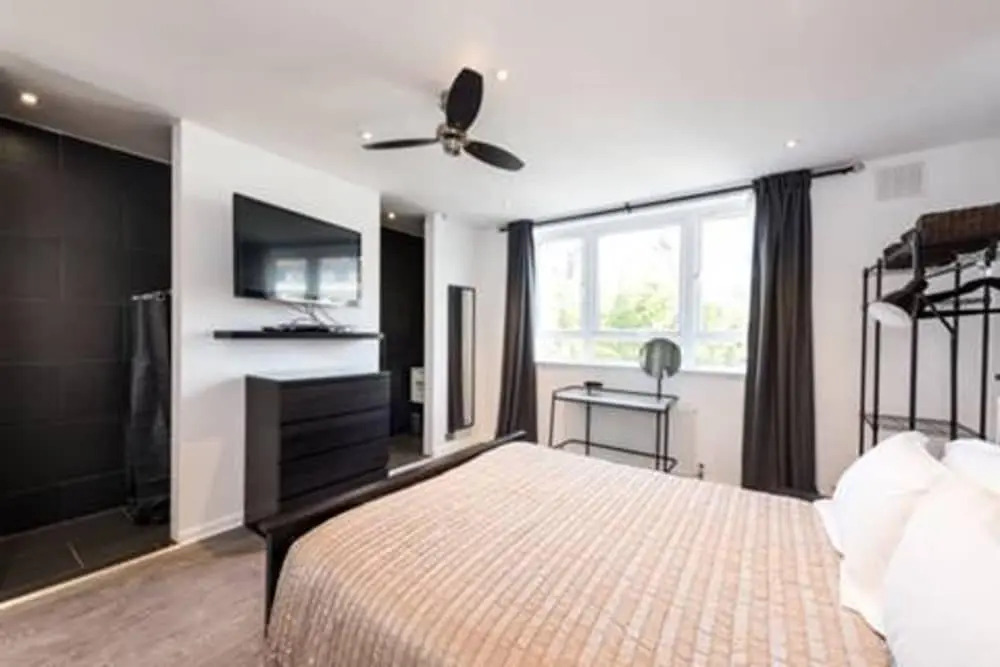 Prime Pimlico 3 Bedroom Flat With Roof Terrace