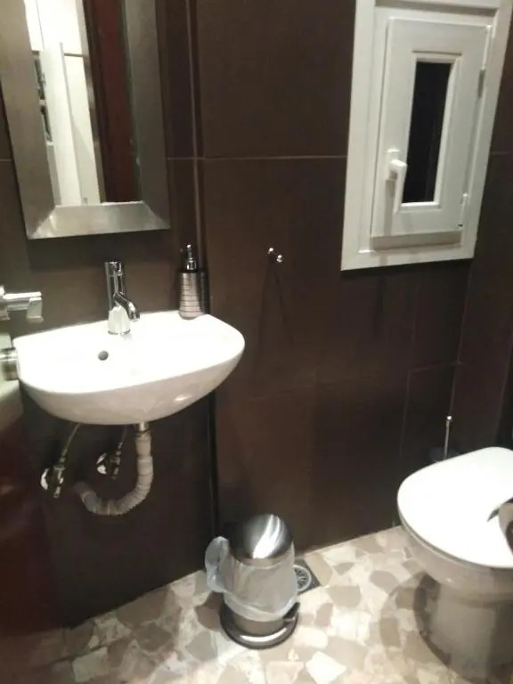 Karolou Dil central luxury and business appartment