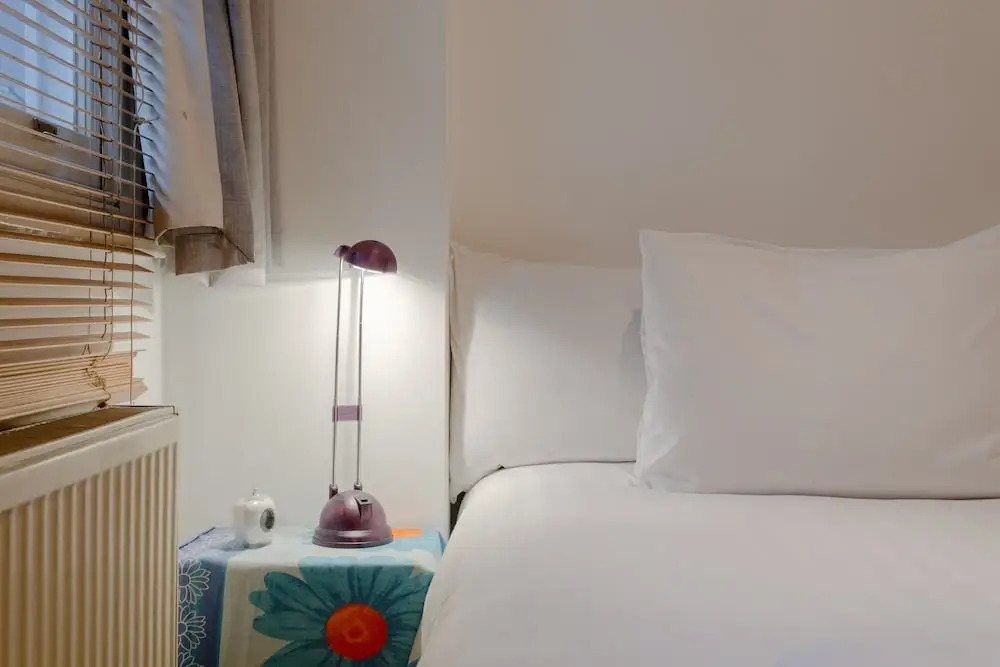 2 Bedroom Apartment With Garden in Chelsea
