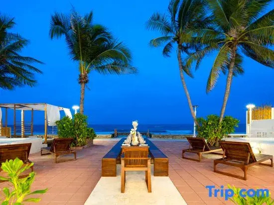 Sleeps 28 | Beachfront Colonial Villa | 6BR | 2 Sea-View Pools | Direct Beach Access