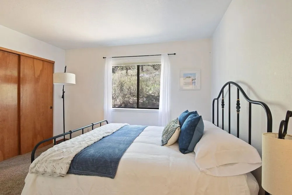 Palisades Point Prime Location!