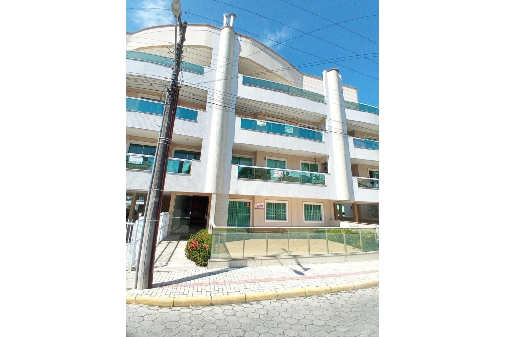 Ar 001 Amplio Dpto Con Patio Privado Excelente Ubicación Céntrica