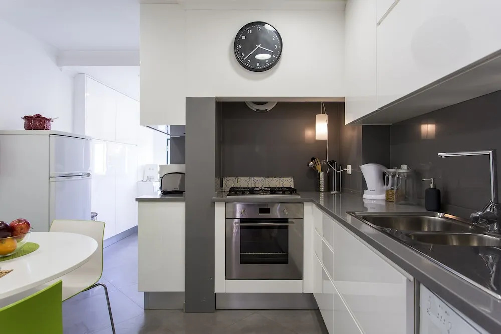 ALTIDO Urban 1-bed flat w/workspace, moments from Av. da Liberdade