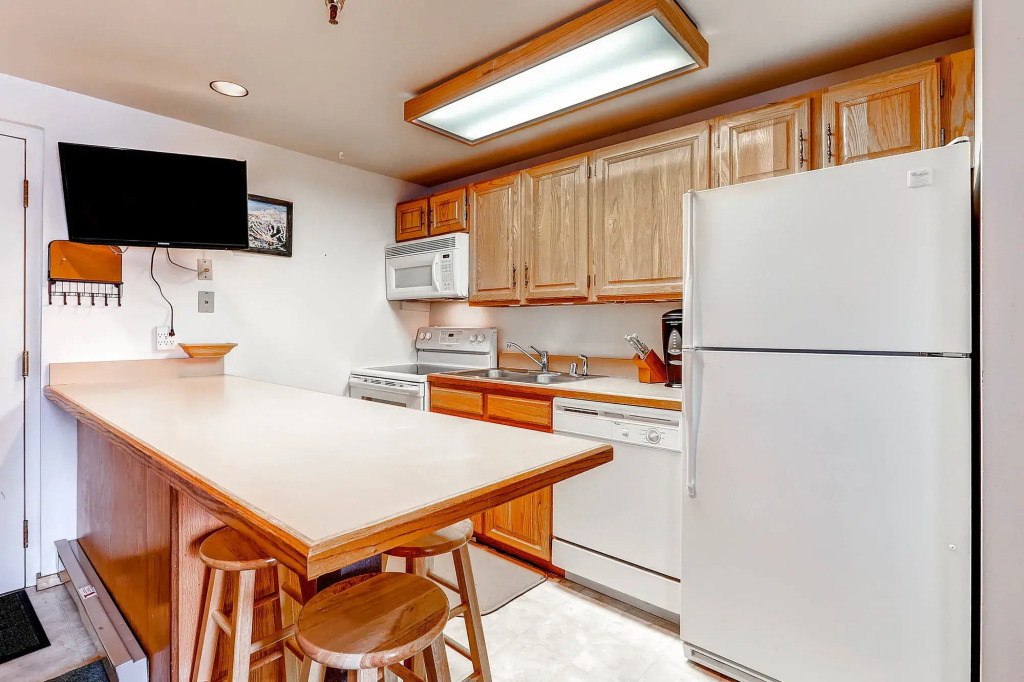 Tyra Lookout Condominiums by Ski Country Resorts