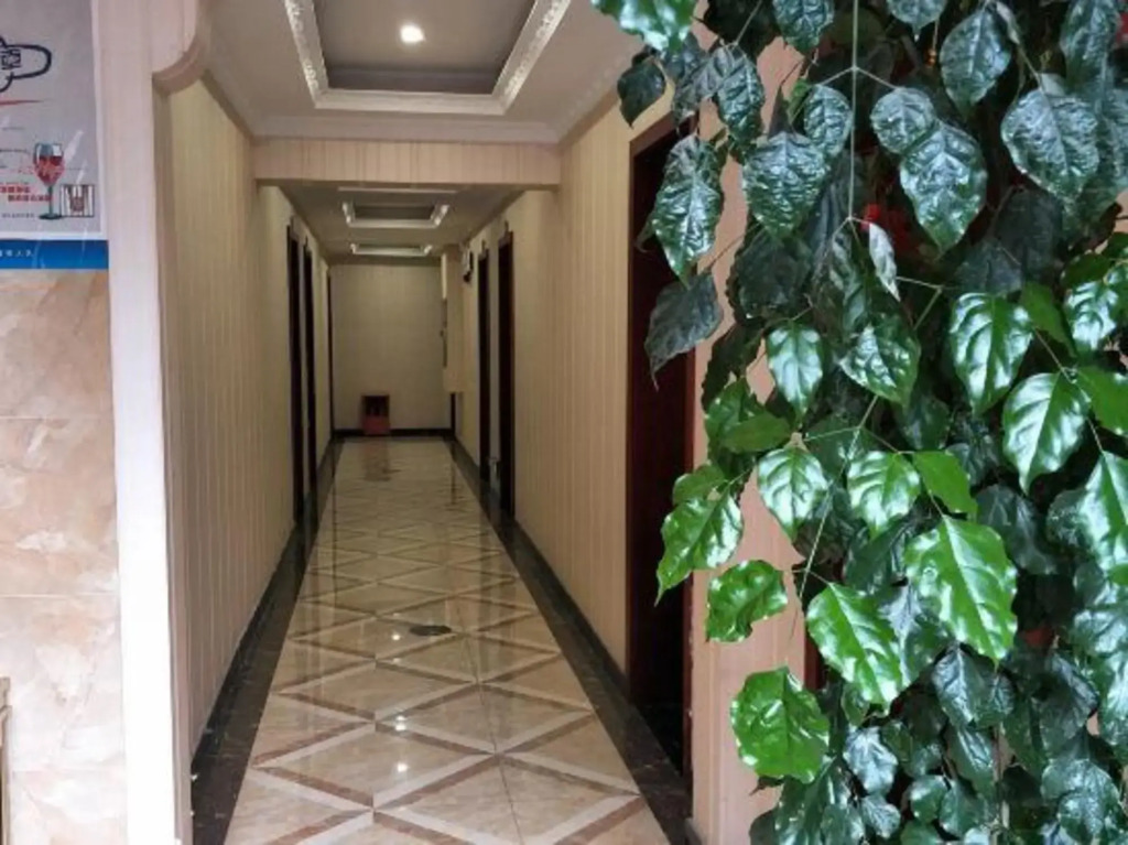 Hongyan Business Hotel