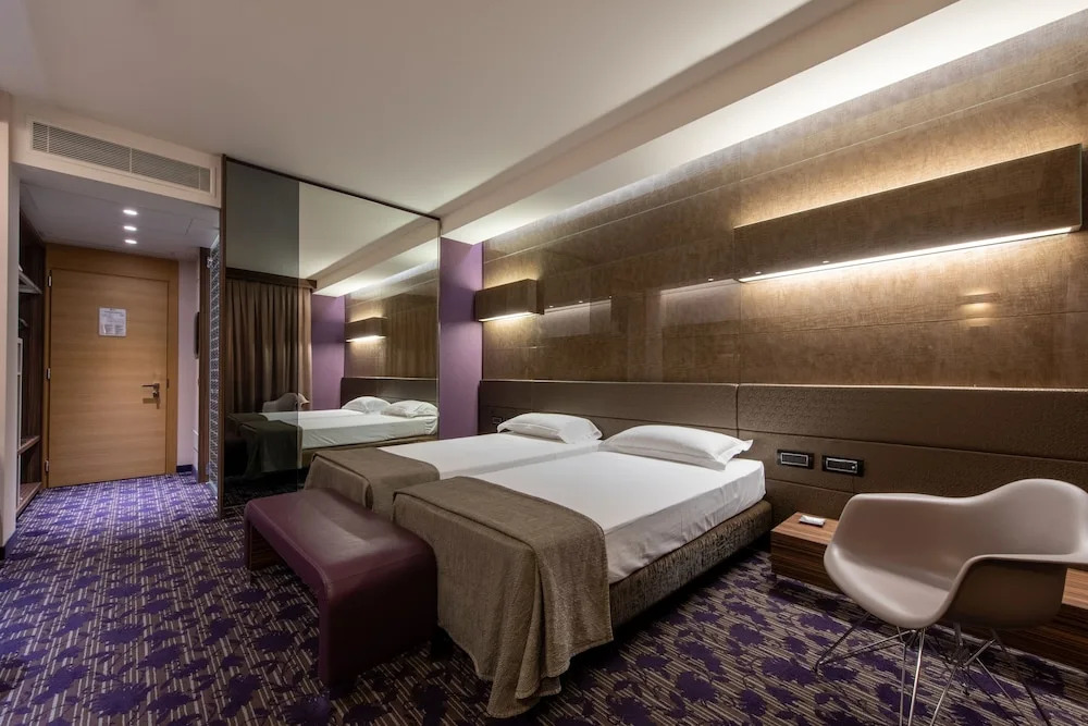 Viola Mhotel