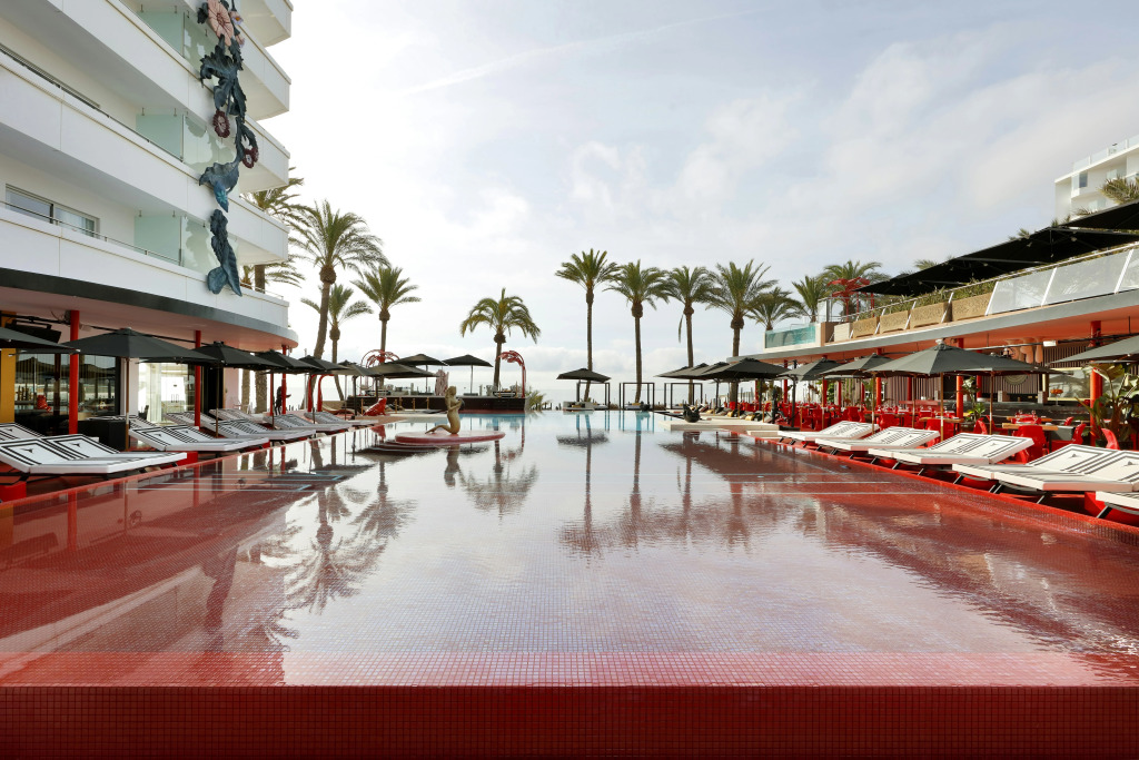 The Unexpected Ibiza Hotel - Ushuaïa Club entrance included