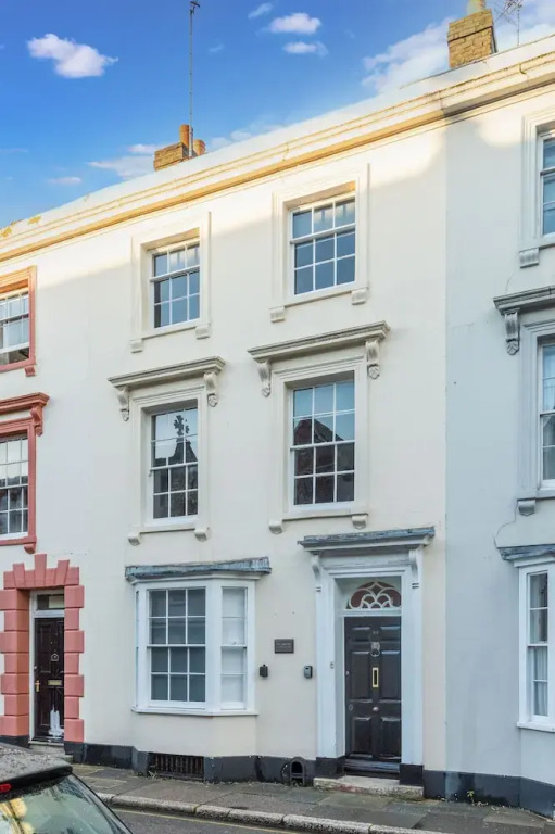 6 Bedroom City Centre Townhouse
